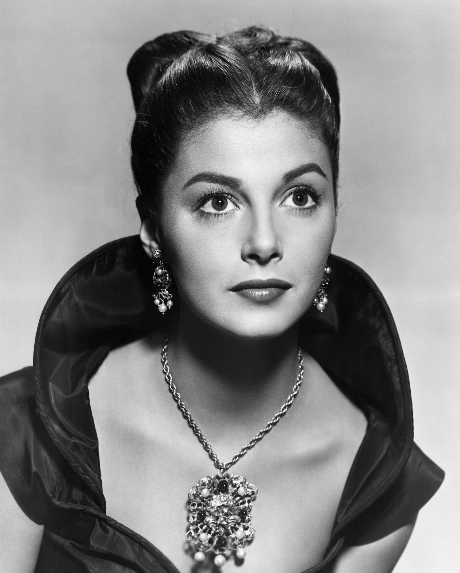 pretty joan leslie both courtes...